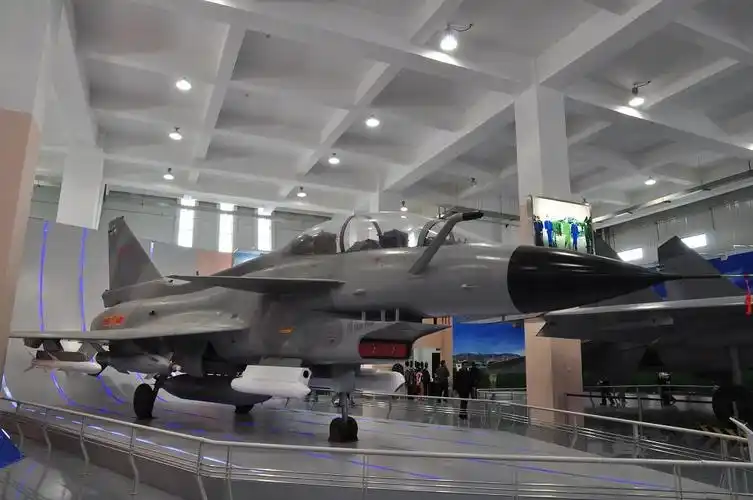 歼10. 当年编号为"2"的试飞机.注意:座仓外侧有空中加油受油装置