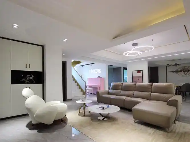 小红书自带滤镜  上下两套150平的房子,打通装楼梯73改成复式,加