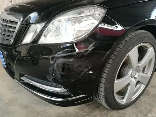 求奔驰e老司机帮看看剐蹭的问题