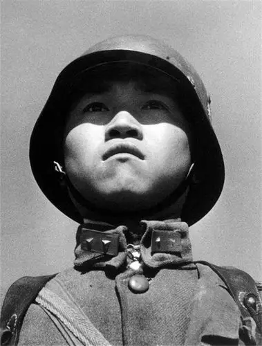 二战时期经典照片:图三大家都见过,图四中国军人尽显刚毅