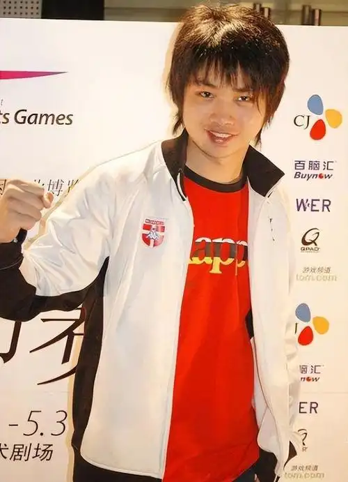 当年,人皇李晓峰(sky)可是比uzi还火的电竞选手,最关键是,他在中国