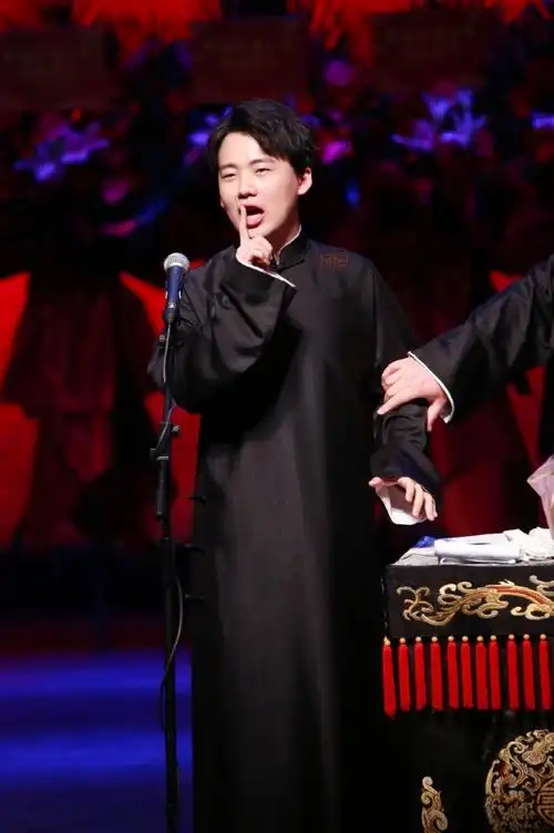 郭麒麟超话|#德云社庚子年封箱演出#|#郭麒麟终于穿大褂了#2021.04.