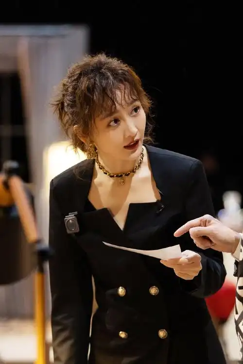 王鸥大侦探第二案天台公寓解锁全新造型