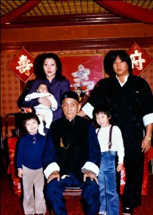 洪金宝的老婆是叫什么名字(洪金宝妻子高丽虹,结婚30年无儿无女无怨言