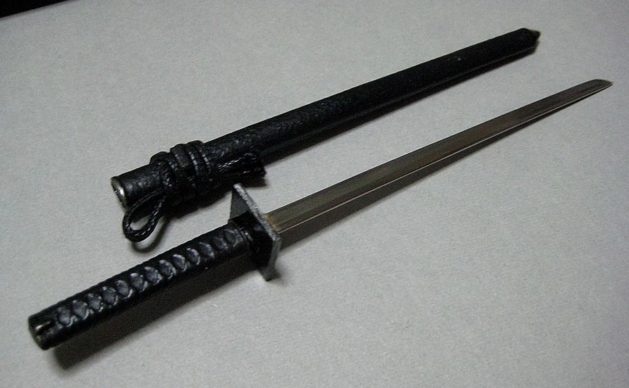 笔者在之前的文章曾分析过,碎蜂队长的浅打是以小太刀为原型而呈现在