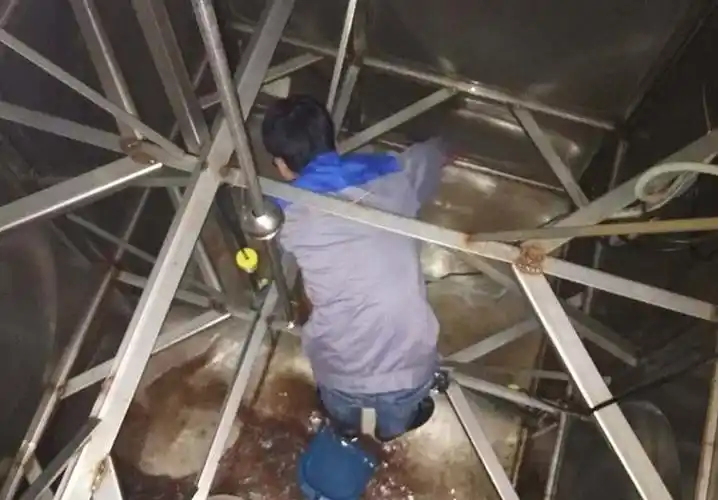 的劳动,只要不怕脏,有耐心的和细心,均可按上述程序把水箱清洗干净