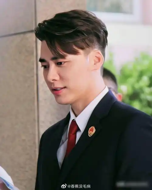 李易峰四六分新发型,大家觉得如何? zt