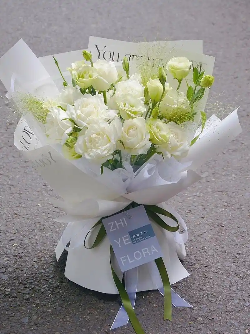 挚爱|11枝白玫瑰花束 坦尼克玫瑰花语:纯洁 温柔 高贵 天真 遇见你这