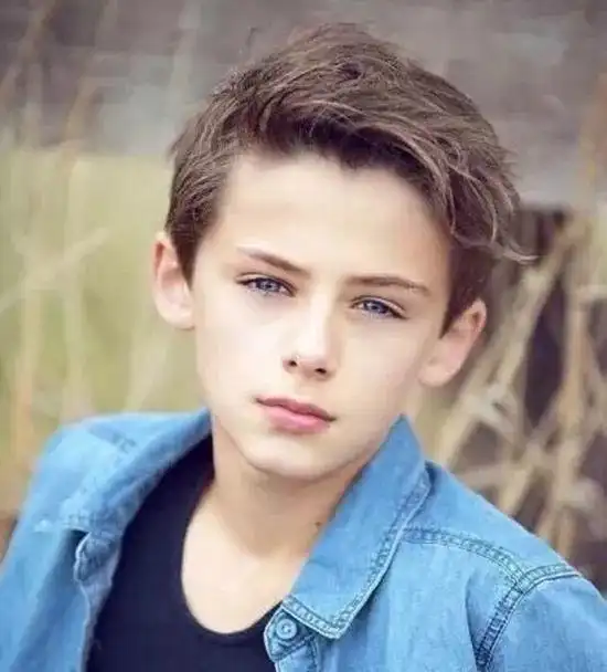 英国男孩威廉富兰克林米勒4岁当模特12岁红遍全网络