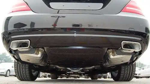 汽车双排气管图片