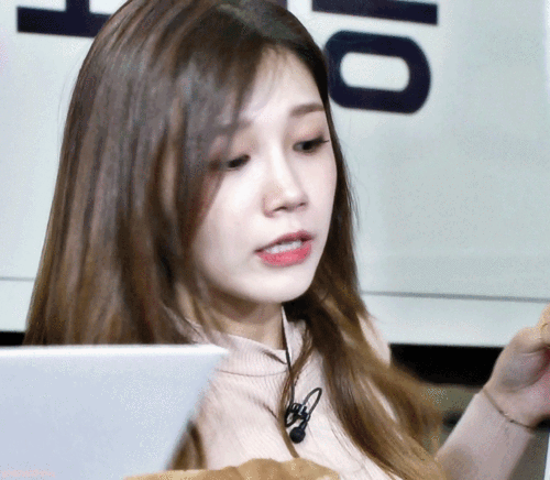 郑恩地演艺家中介少女可爱认真gif动图_动态图_表情包下载_soogif