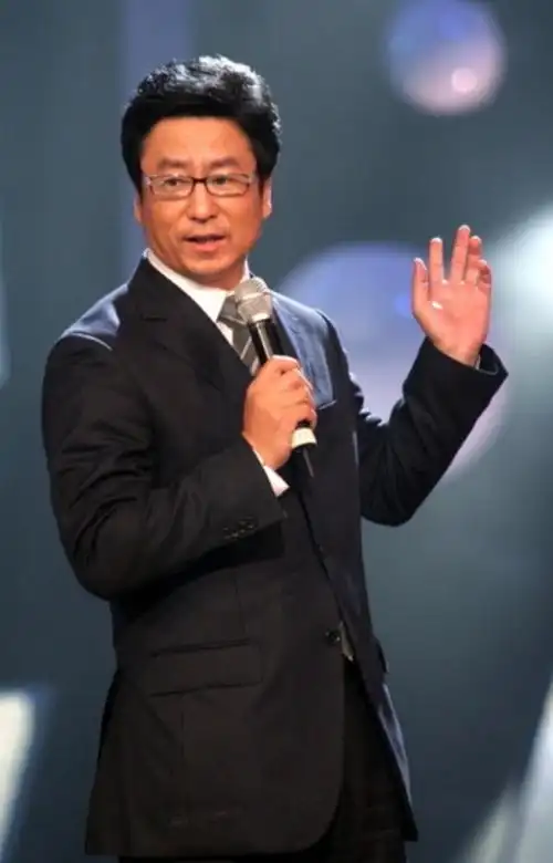 央视主持人"白岩松"背后的故事