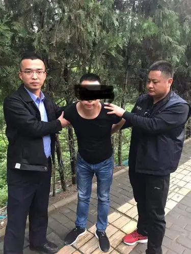 【公安灞桥分局】"刮飓风 抓逃犯 保大庆"纺西街派出所抓获两名外省