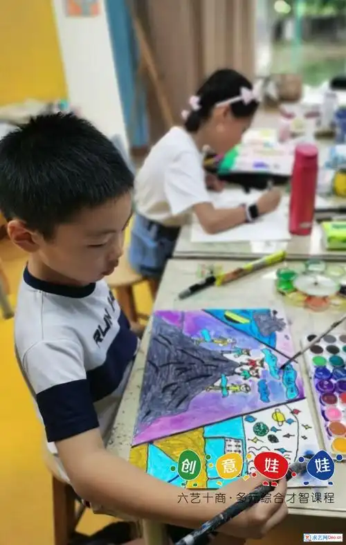 园区九龙医院旁创意娃娃教小朋友画油画