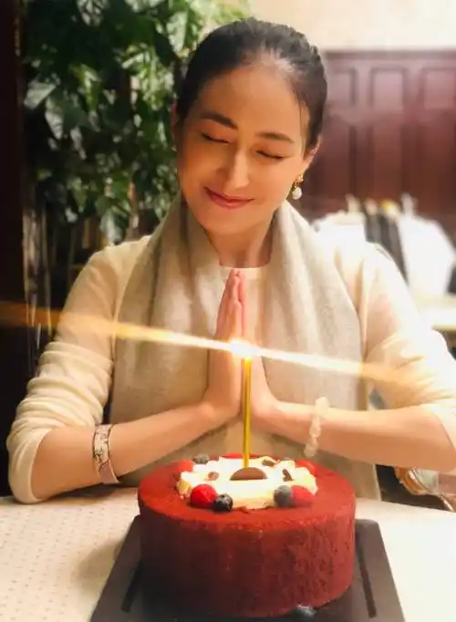 还记得"最美杨不悔"鲍逸琳吗?