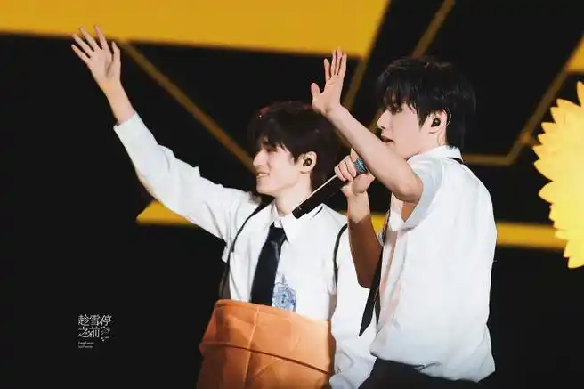 宋亚轩刘耀文牵手