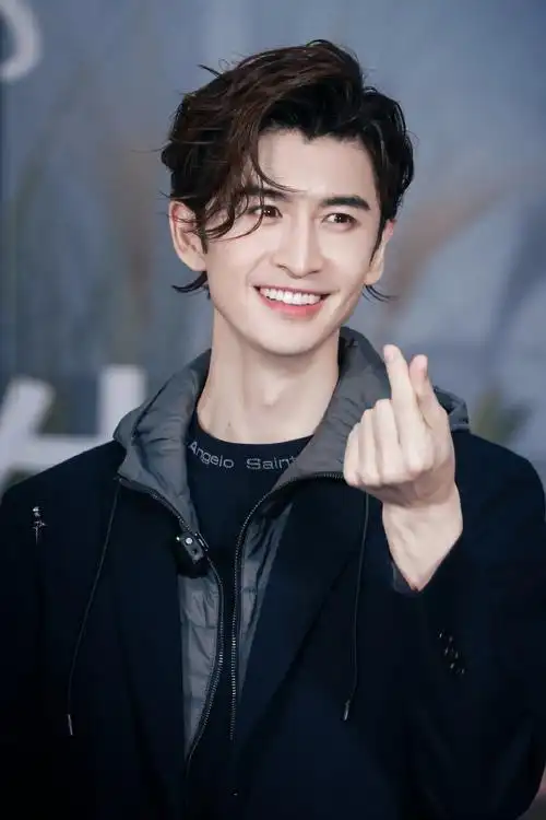 报喜鸟品牌运动西服代言人张云龙