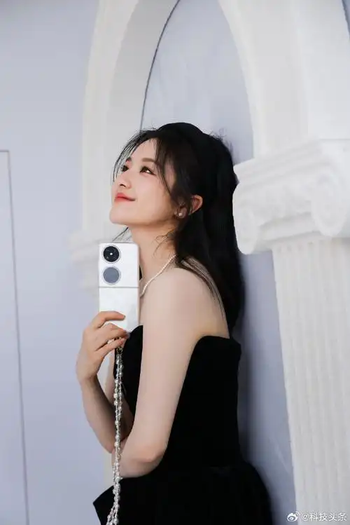 李兰迪线下活动饭拍##李兰迪黑色丝绒礼裙