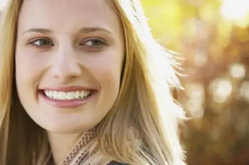 容易产生细纹,久而久之,就会容易变成皱纹,比如笑纹以及鱼尾纹等等