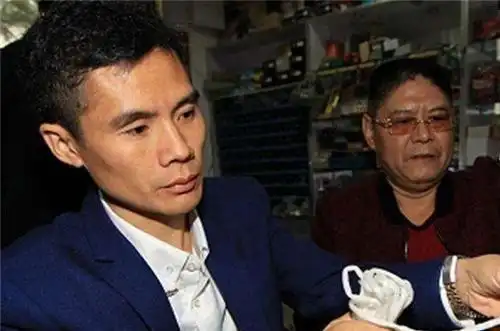 但是黄庭利是一个没有什么耐心的人,很难在一个地