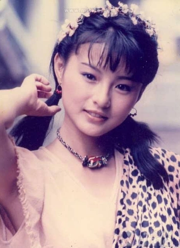 她嫁亿万富翁还不满足,竟与干儿子出轨,被抓后还理直气壮!