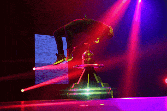 国际魔术节空降台山美女悬浮人体分离更多神秘事件现场为你揭秘