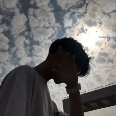 分手了男人会难过吗(男生分手会不会难过)