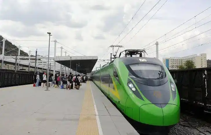 交通首趟动车驶入绥德站绥德开启动车时代