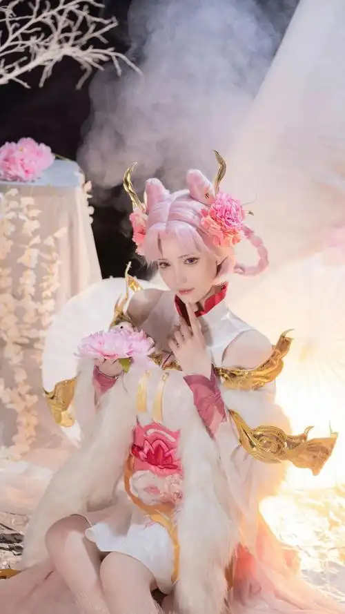 cosplay丨王者荣耀#嫦娥·拒霜思,此刻她犹如一朵盛开的牡丹