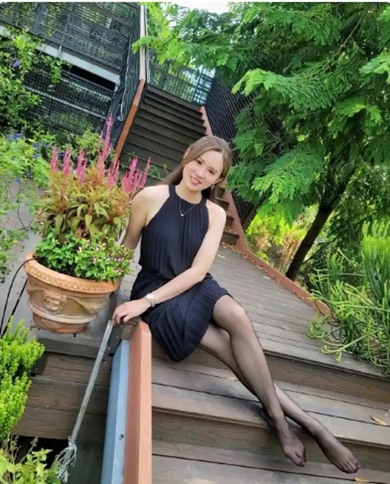 徐娘半老,风韵犹存