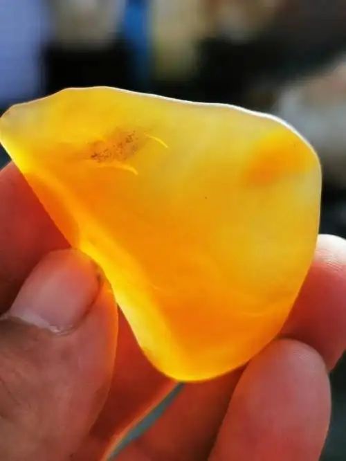 金丝玉地表籽料宝石光原来原石也可以一样很美