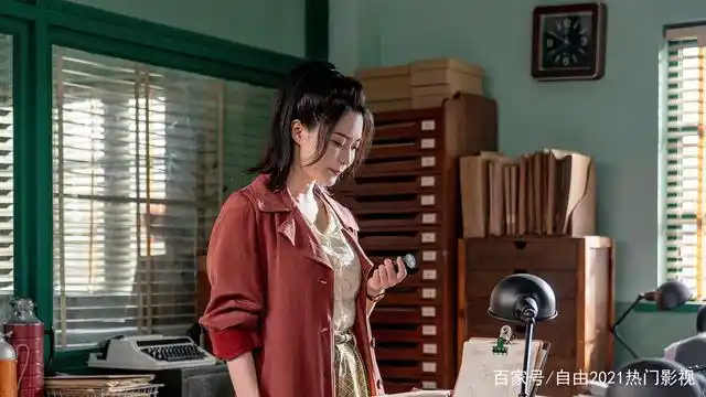 电影《追虎擒龙》演员胡然,饰演正义女记者崔莹恩