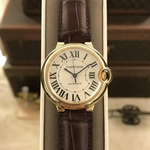 6毫米表径,18k玫瑰金表壳,银白色面盘,罗马数字时标,自动上弦机械机芯