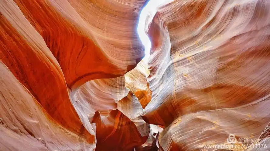 游览全世界奇特的狭缝洞穴世界十大摄影地点之一的巜羚羊彩穴》