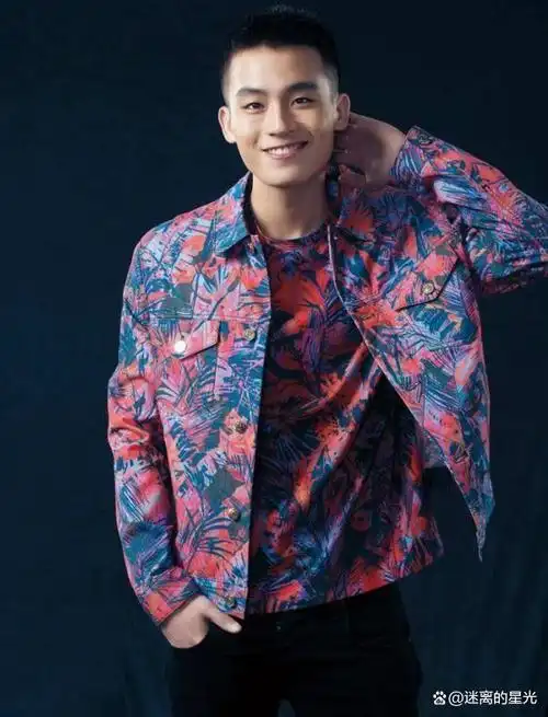 非科班出身的欧豪:出道7年就成百亿影人,揭秘背后的"金主"