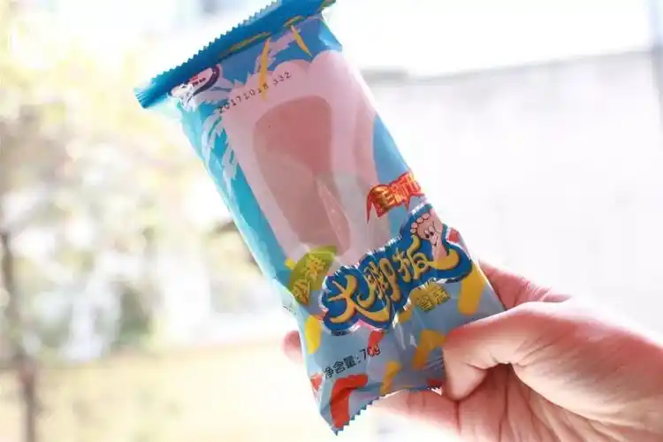 大脚板香草,草莓,巧克力,香甜中带着微苦,买到的不是小时候那个包装