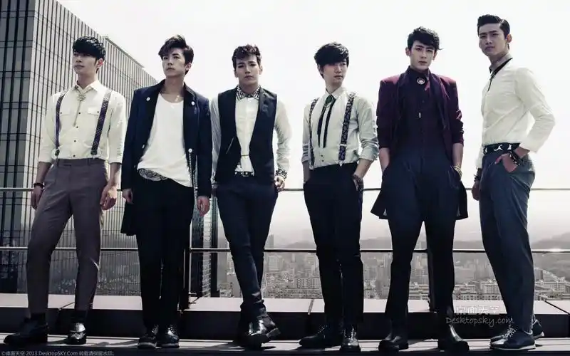 2pm是韩国jyp entertainment于2008年推出的男子组合,六名成员包括金