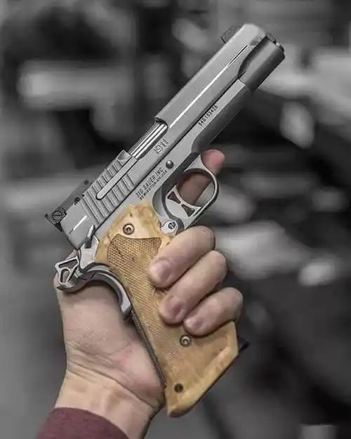 难以逾越的百年经典本期内容送给对1911有执念的纯爷们