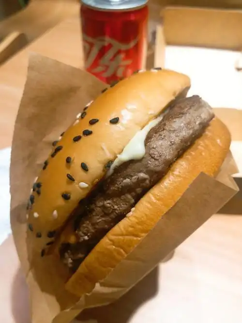 麦当劳安格斯厚牛堡原地封神