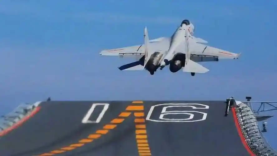 青出于蓝而胜于蓝,歼-15"飞鲨"舰载战斗机真美