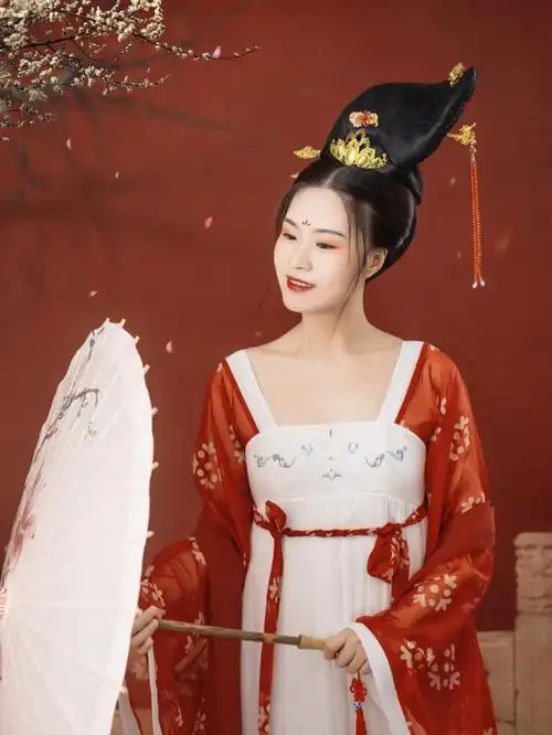 盘子女人坊古装写真  不算踩雷吧一共拍了5套,45张底片,从早上10档浇