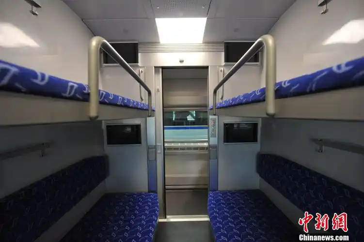 中国西南地区首次开行高级动卧列车