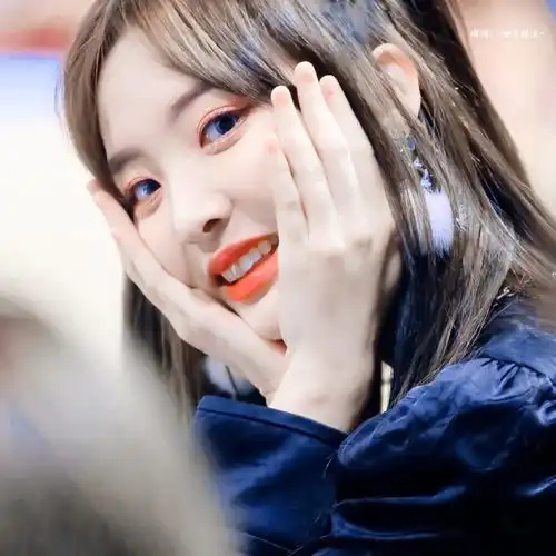 郑乃馨nene头像.