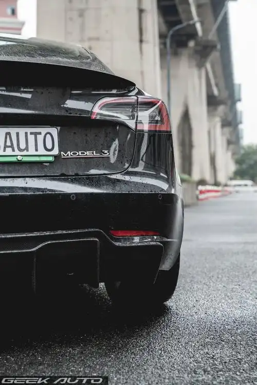 特斯拉model3加装碳纤维前后唇 侧裙_其它车型_杭州极客汽车改装官方