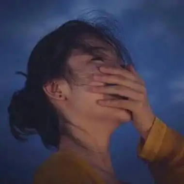 00后心碎伤感流泪的女头像