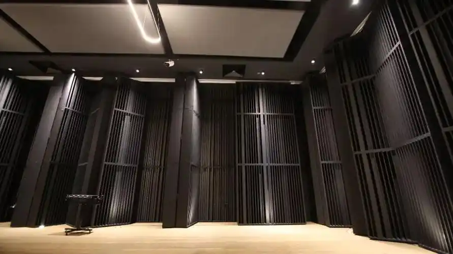 摩登天空录音棚位于摩登天空北京总部,各房间采用国际罕见的整体