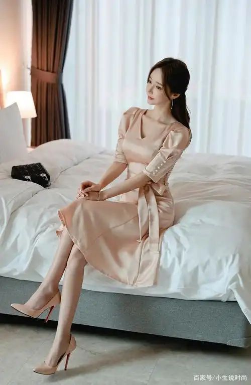 孙允珠缎面v领系带收腰显瘦连衣裙