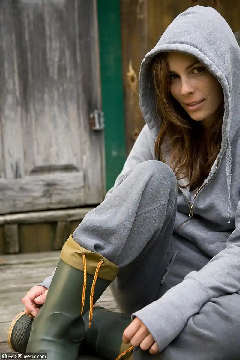 穿雨鞋的女性肖像