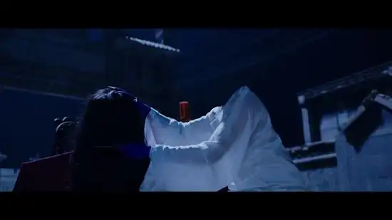 《半夜不要照镜子》终极预告 无头女鬼压轴登场