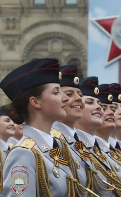 俄罗斯胜利日阅兵 女仪仗队首度亮相成焦点